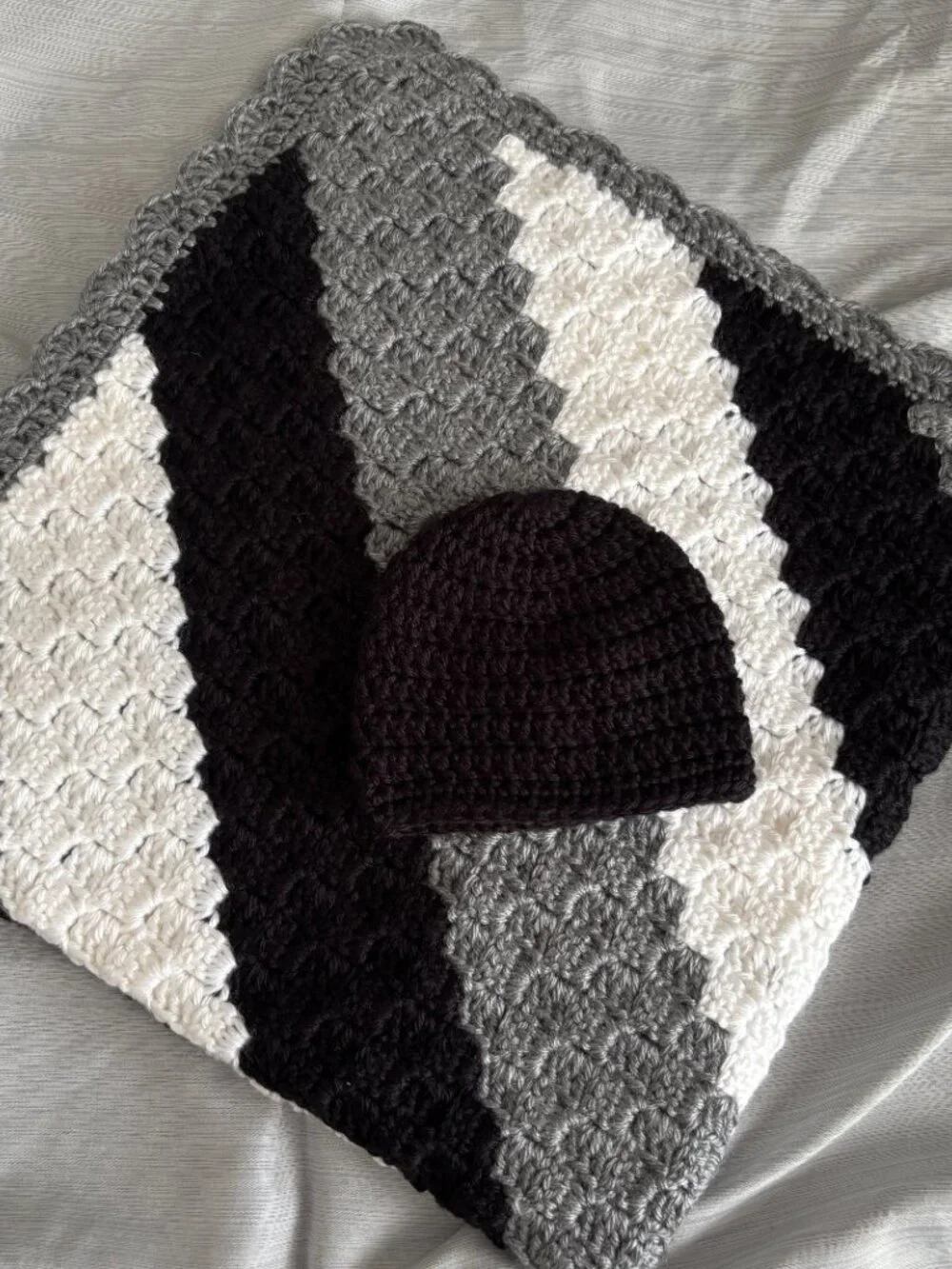 Newborn Gift, Baby Shower Gift receiving blanket and matching beanie set, NEW